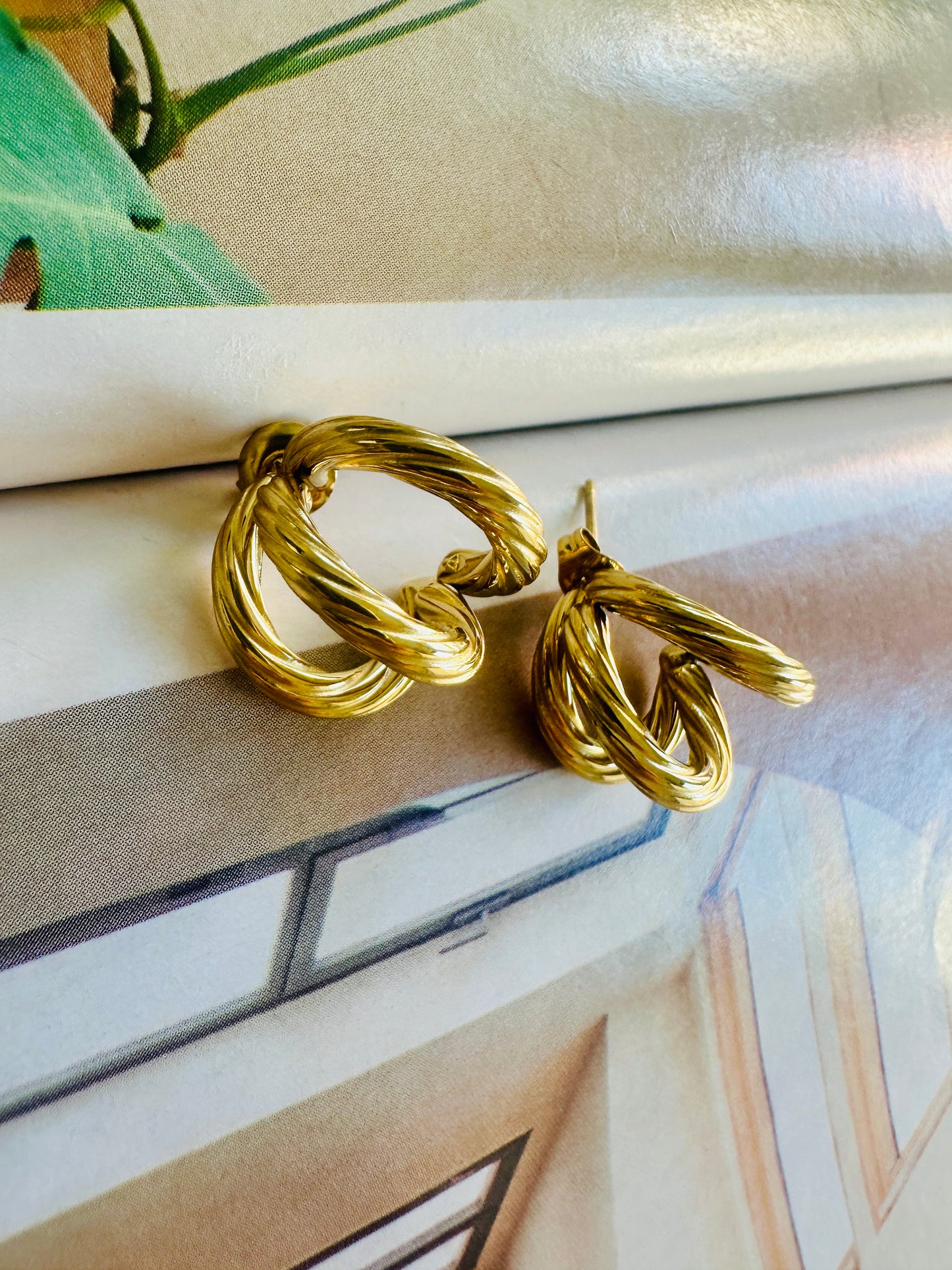 Pendientes TINI Dorado