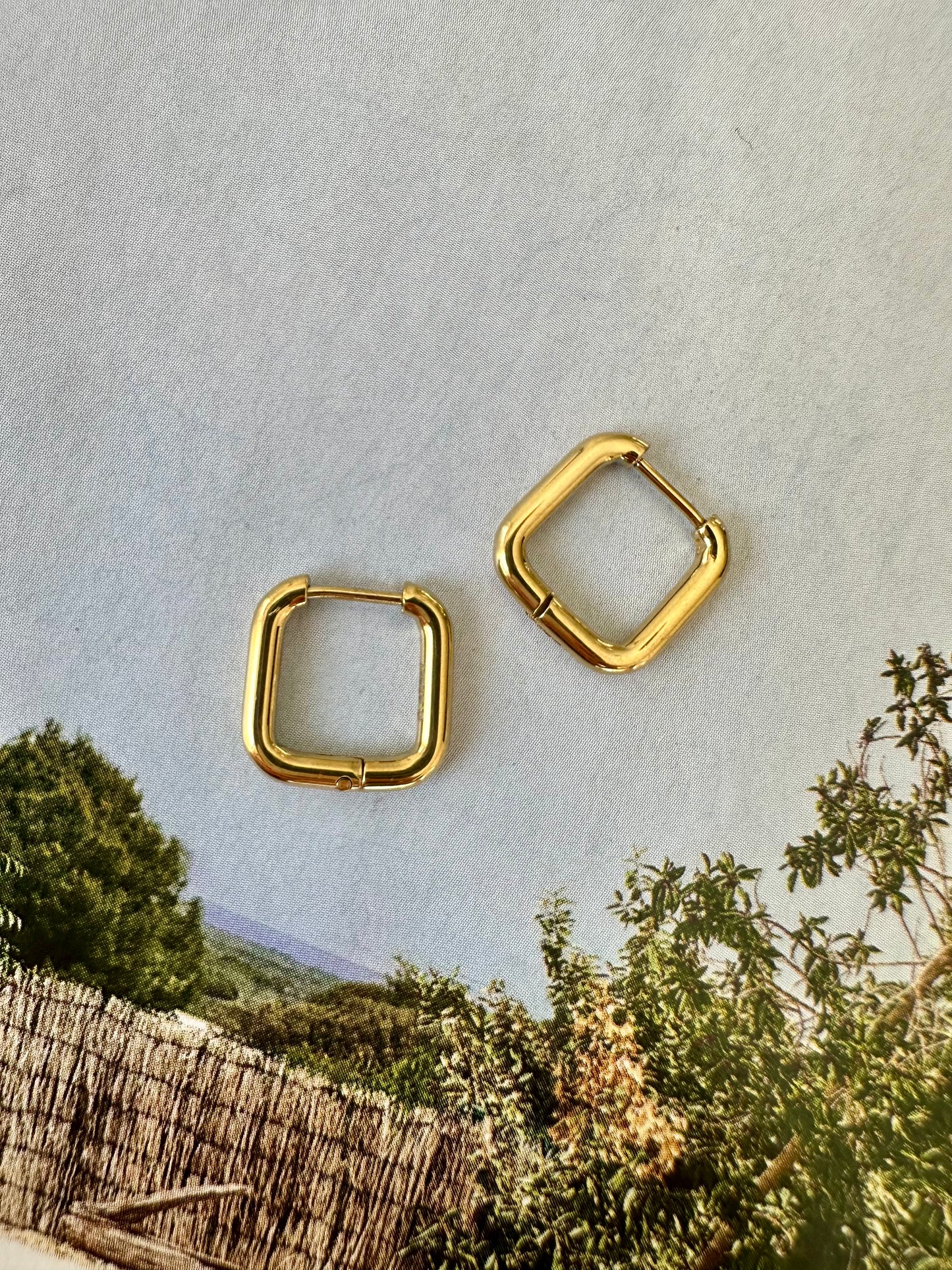 Pendiente Cuadrado Dorado