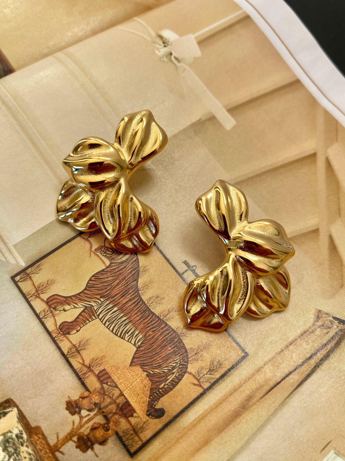 Pendientes CAMELIA Dorado
