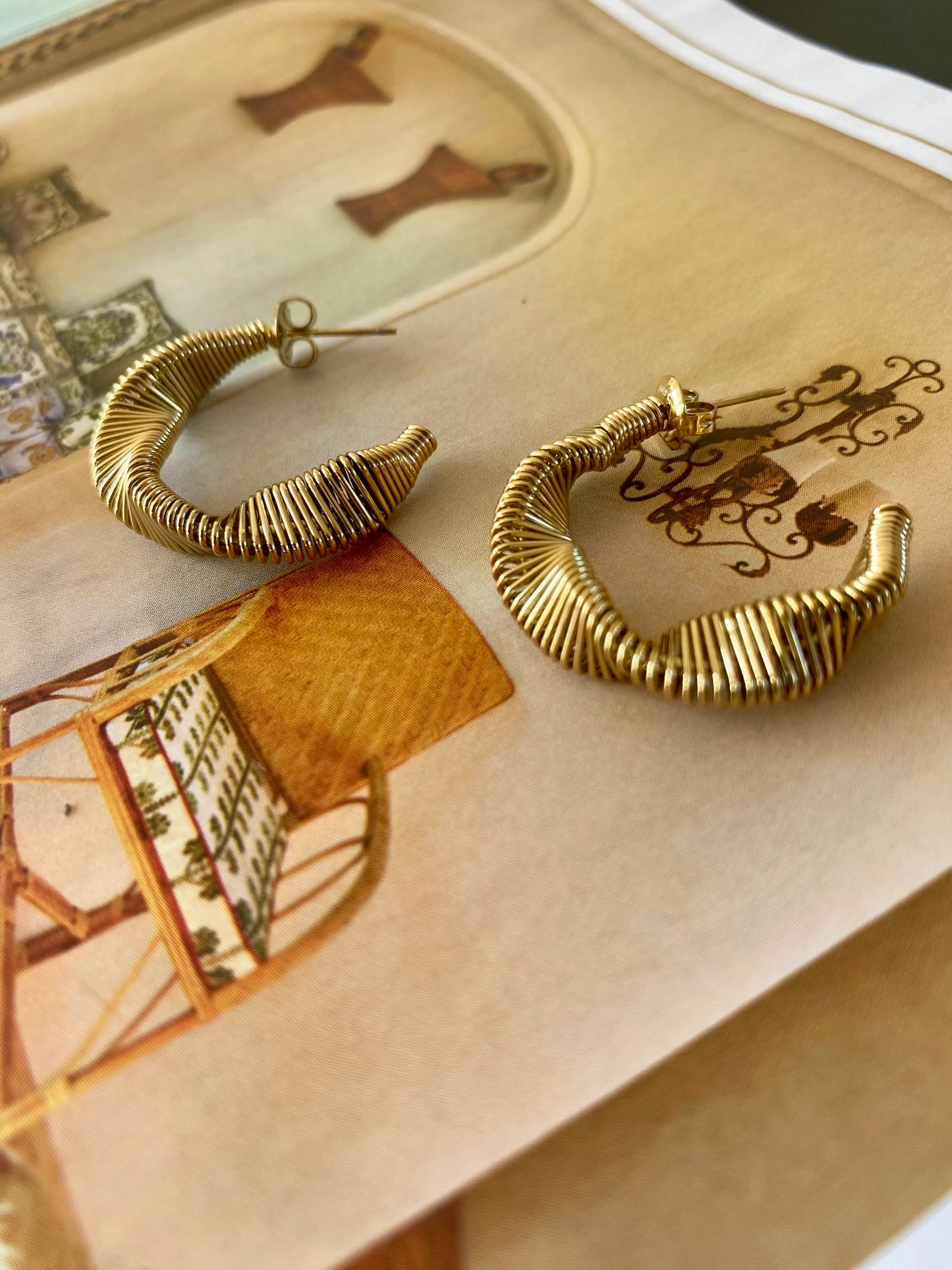 Pendientes SUMO Dorado