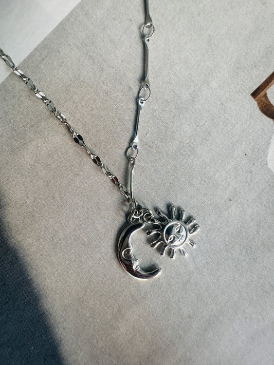 Collar Astro Plateado