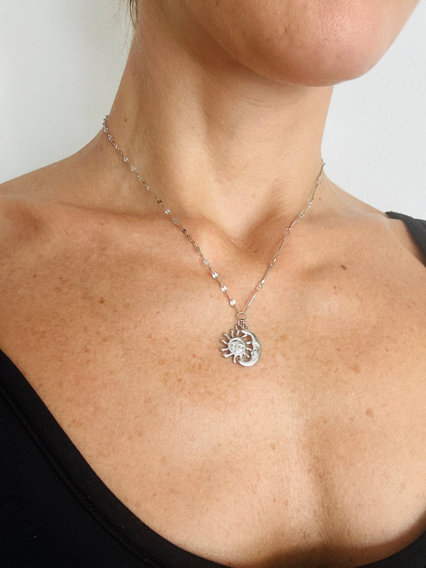 Collar Astro Plateado