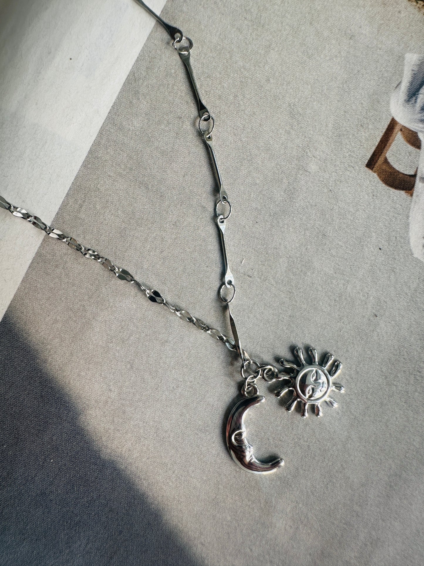 Collar Astro Plateado