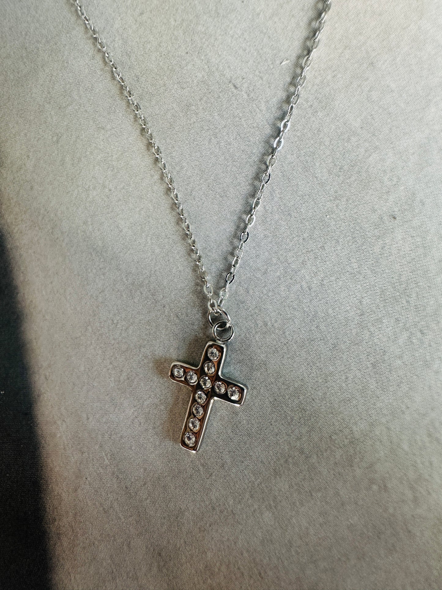 Collar Cruz Zirconita Plateado