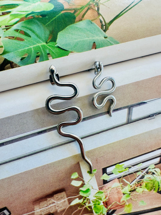 Pendientes SERPIENTE Irregular Plateado