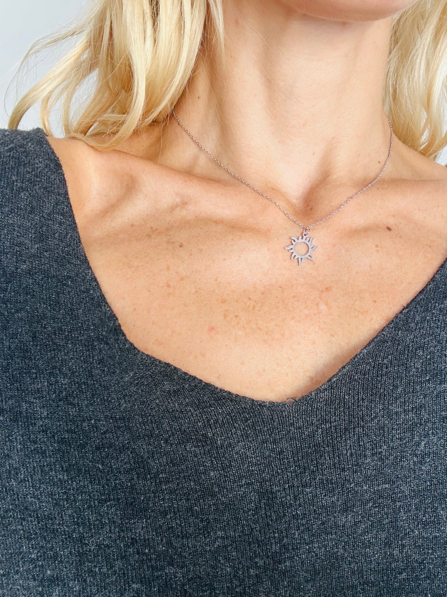 Collar SOL Hueco Plateado