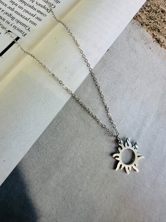 Collar SOL Hueco Plateado