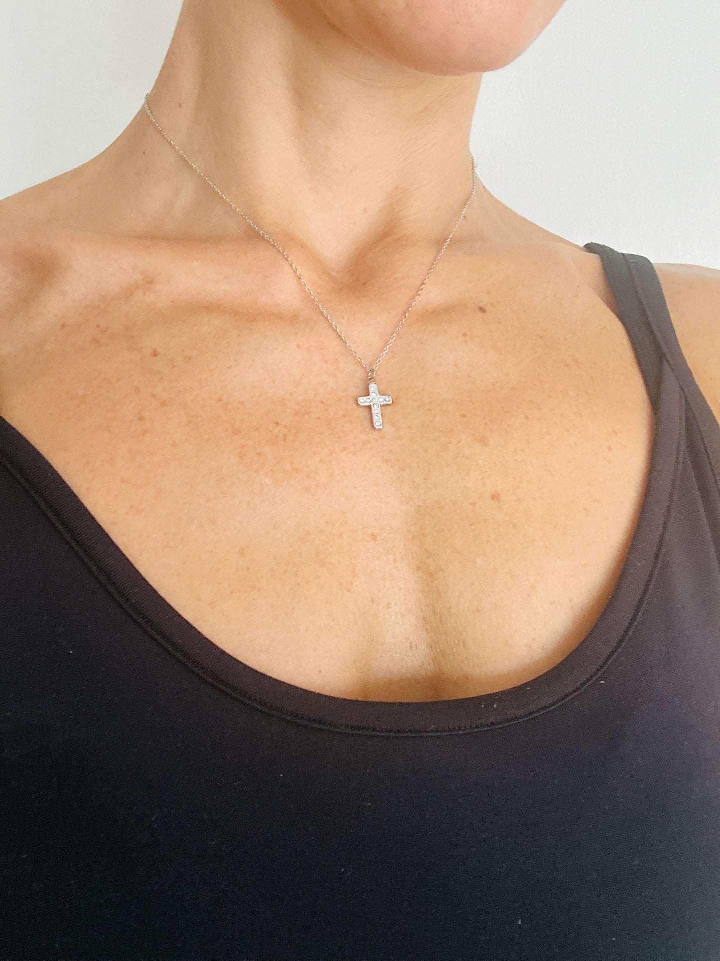 Collar Cruz Zirconita Plateado