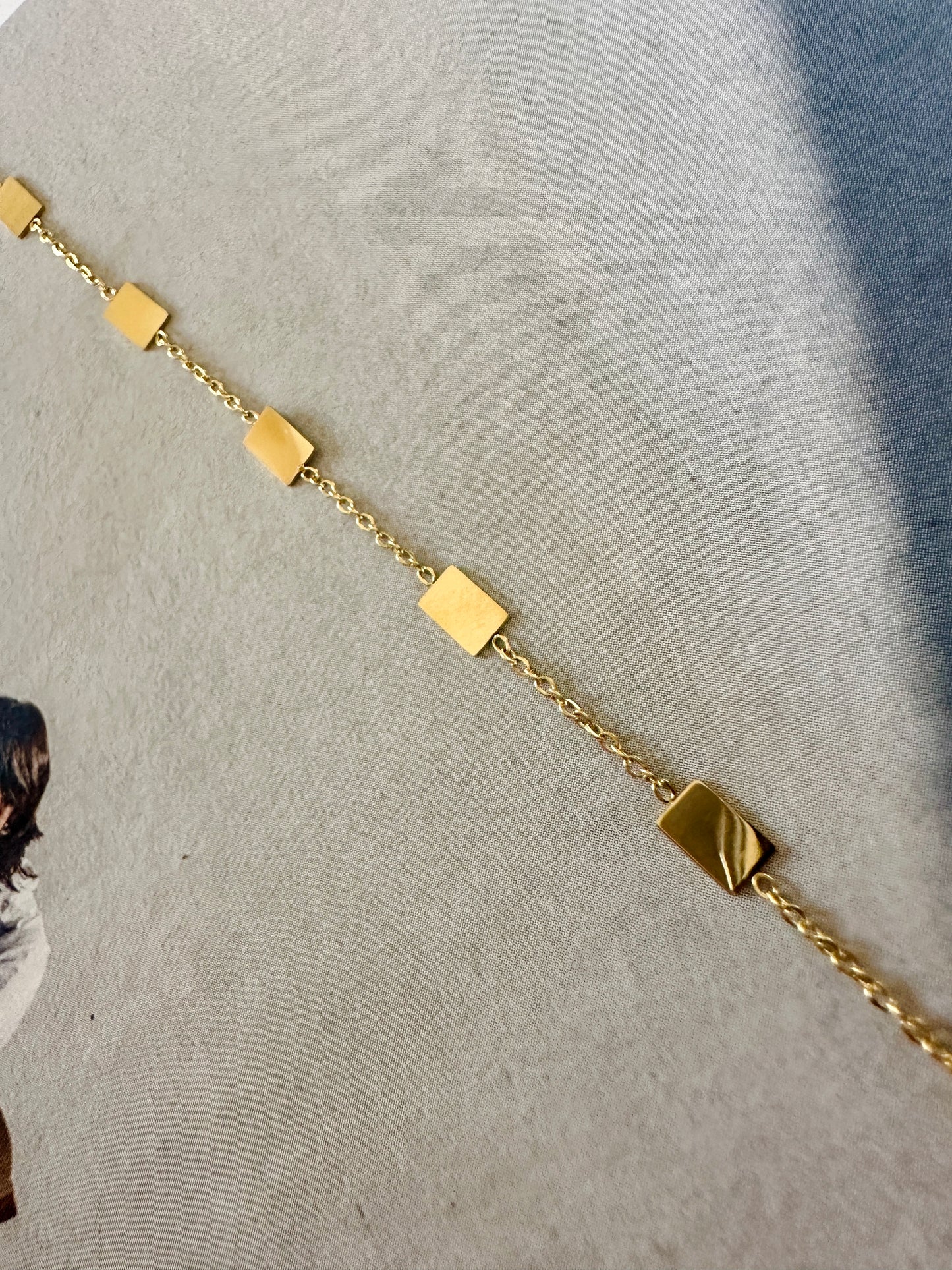 Pulsera CUBO Dorada