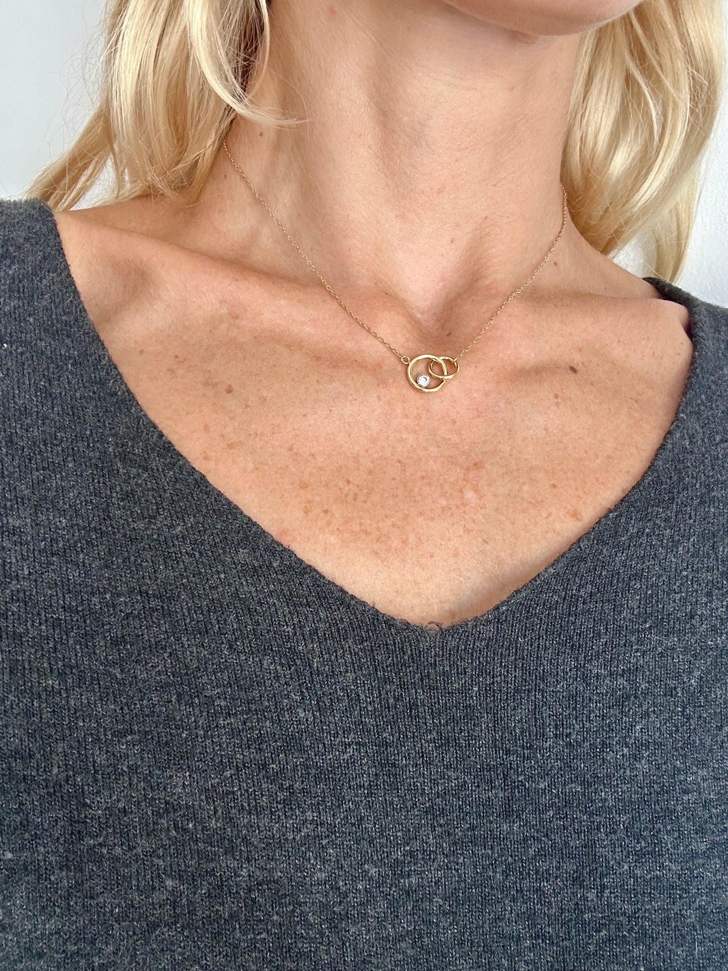 Collar UNION ZIRCONITA Dorado