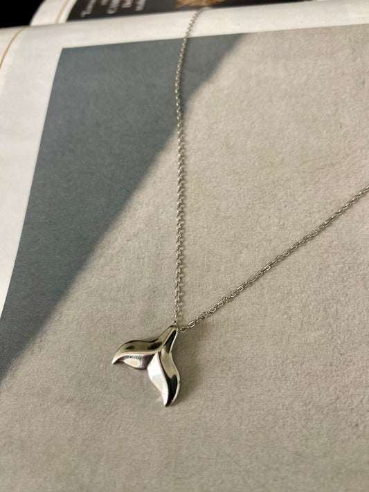 Collar BALLENA Plateado